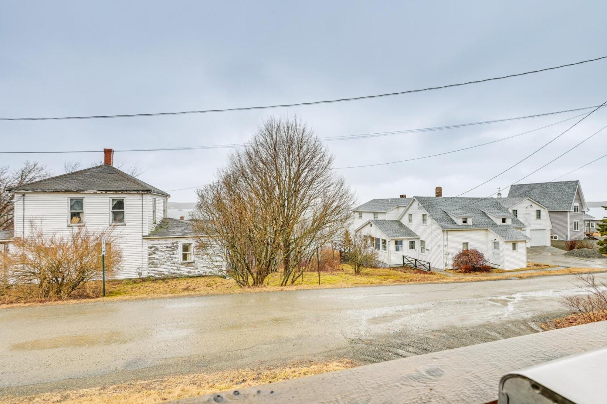 Cozy Maine Getaway Covered Deck, Walk To Beach! Lubec Exterior photo